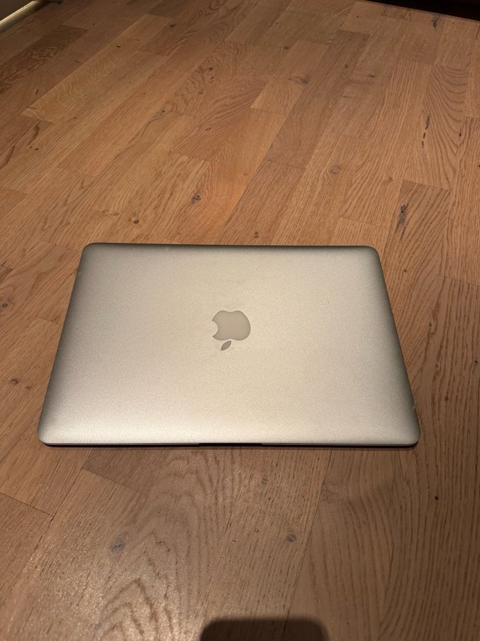 MacBook Air 13 tum, tidigt 2015