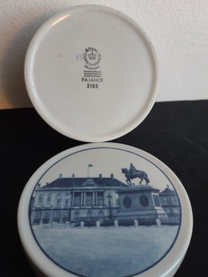 Royal Copenhagen Danmark-2 flaskor med lockask Vintage: 80-talet