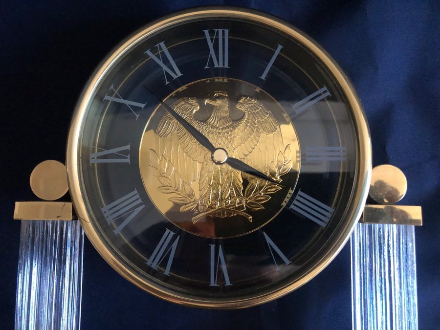 Bordsur ”The Golden Eagles Commemorative Clock 1988” kvartsurverk