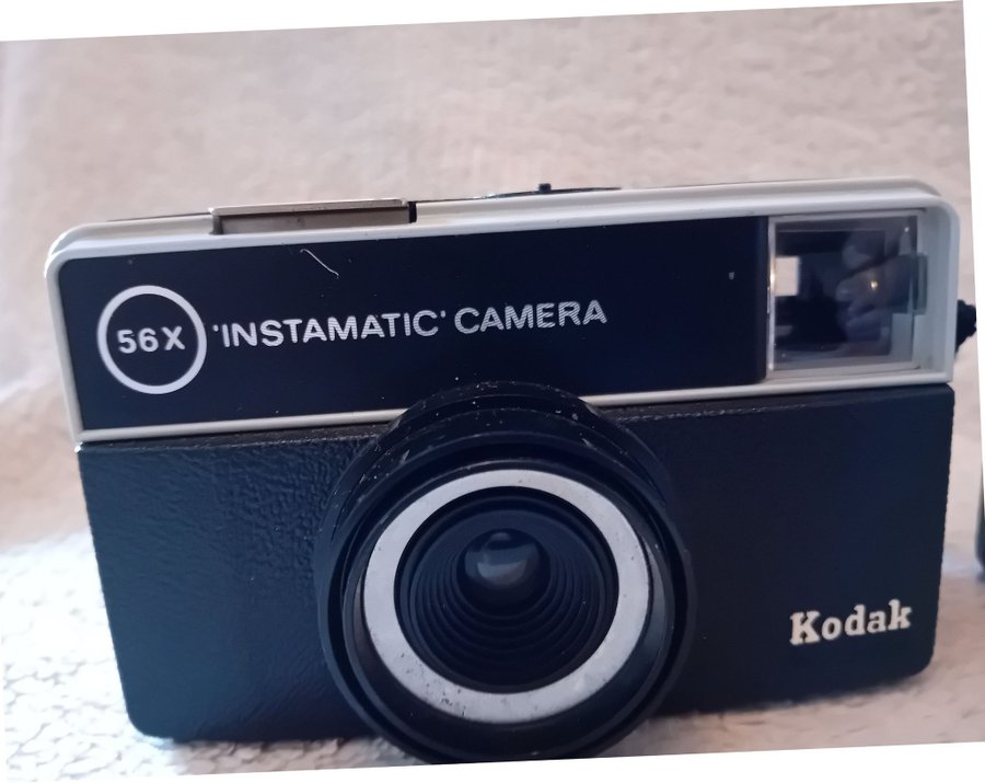 2 st Kodak Instamatic kameror en 56× och en 155×