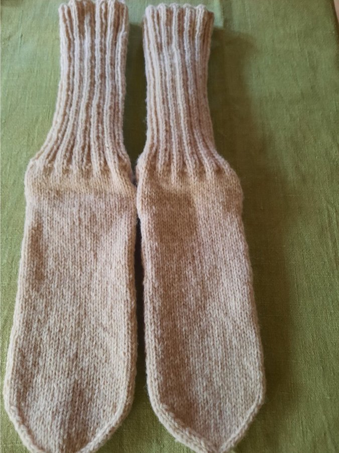 Varma hemstickade raggsockor 37-39