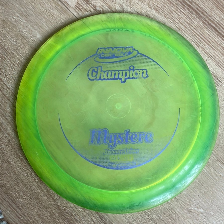 Discgolf champion Mystere Innova