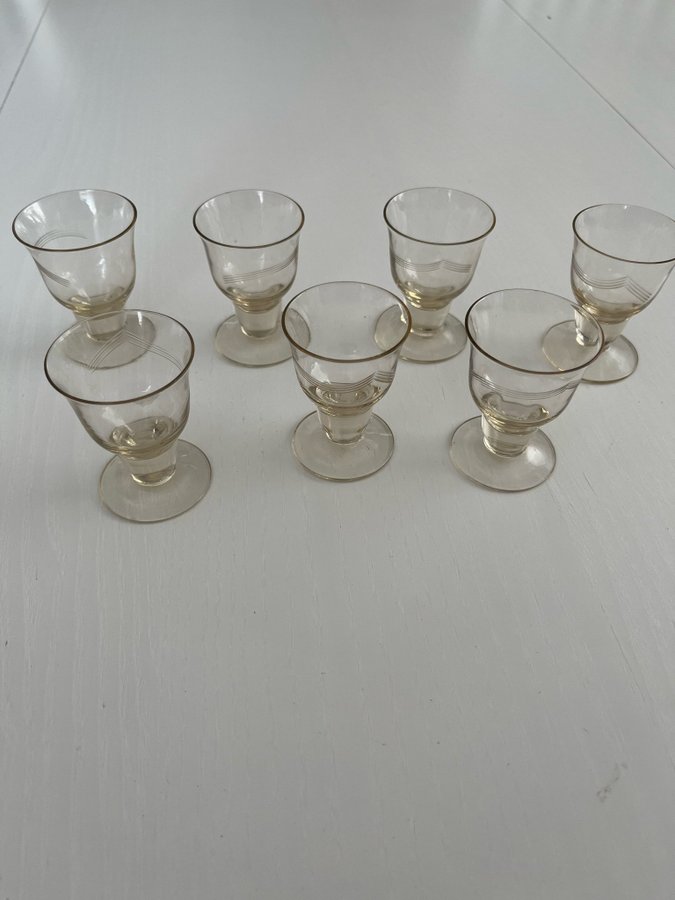 7 likörglas med etsade ränder 40-50tal vintage