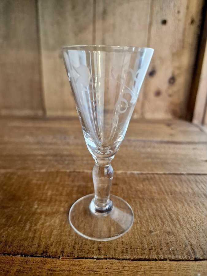 4 st. äldre Graverade glas likörglas snabs retro vintage starkvinglas