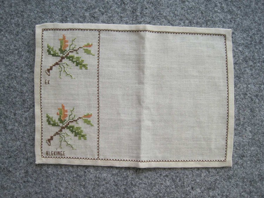 Broderad Beige DukTablett Blekinge Eklöv