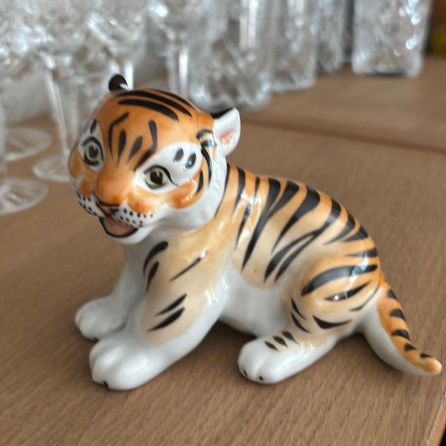 Porslinsfigur Tigerunge