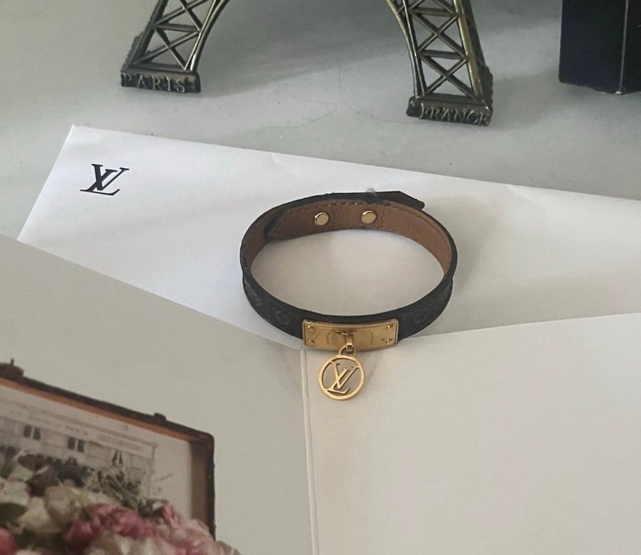 Nytt nedsatt pris! LOUIS VUITTON armband Logomania Bracelet LV Circle