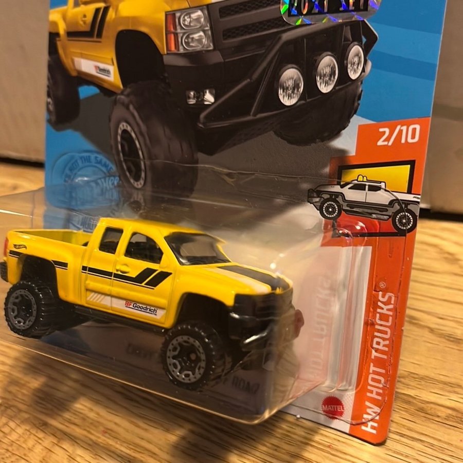 Hot Wheels Chevy Silverado Off Road 2/10