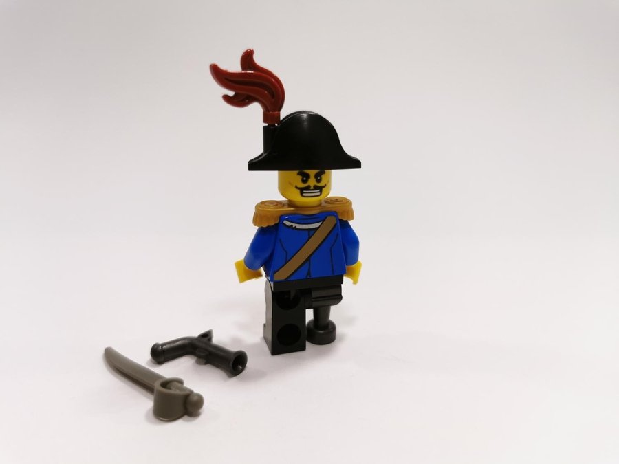 Lego - minifigur - pirat - pirates - sjörövare - kapten - blå - med utrustning