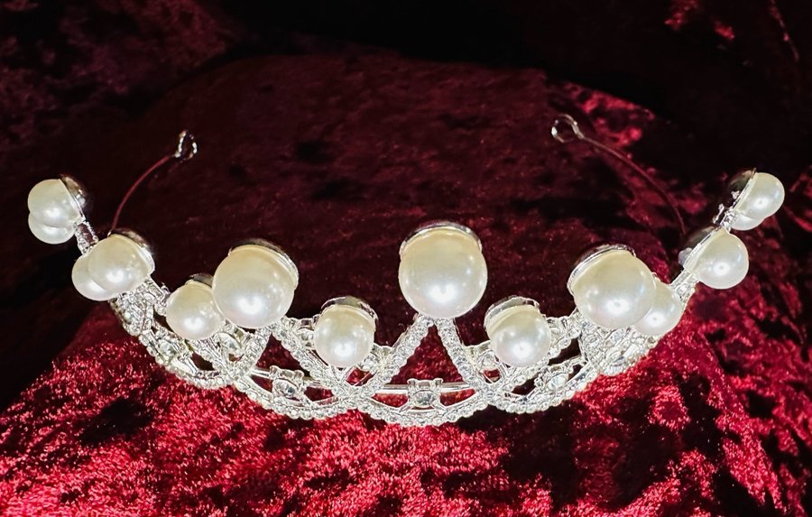 Makalös tiara med pärlor  strass Prinsessa Bröllop Krona Maskerad Halloween