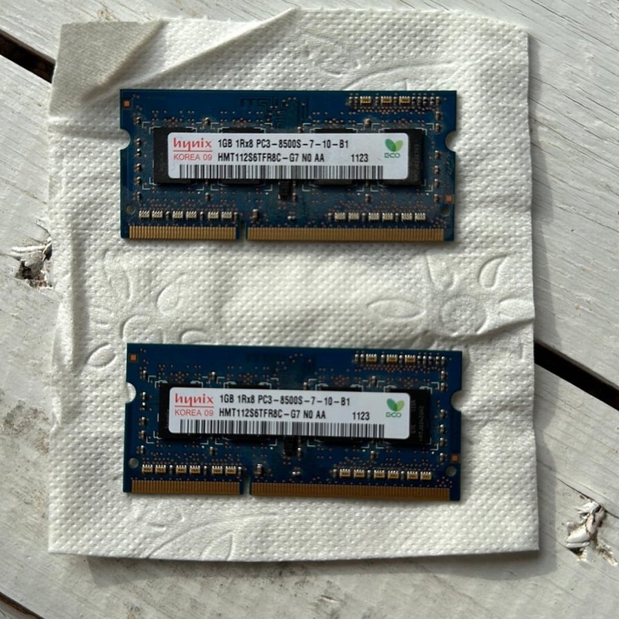 2 st 1GB DDR3 PC3-8500S 7-7-7-10-B1