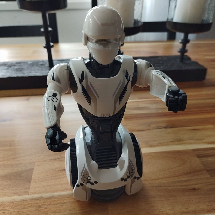 Silverlit robot junior 10