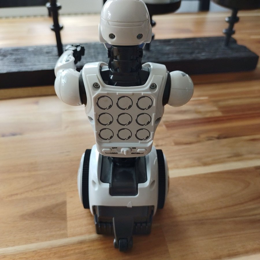 Silverlit robot junior 10