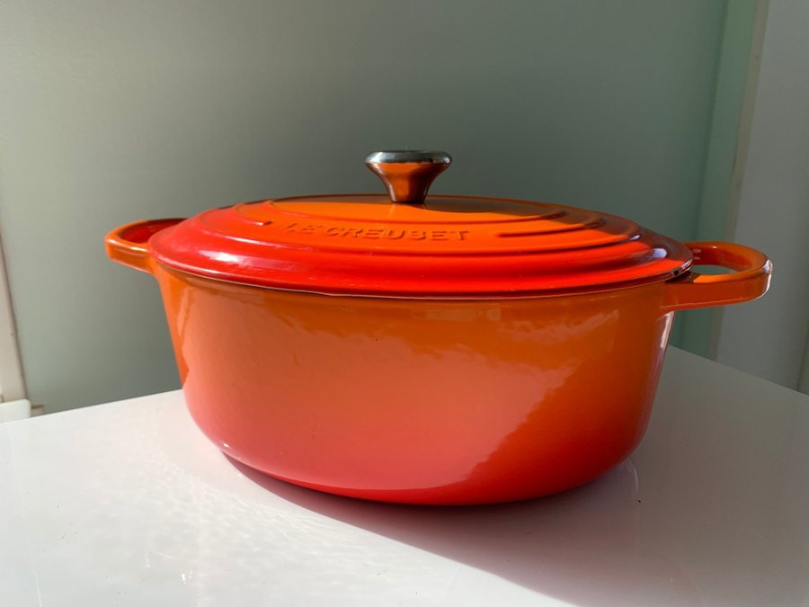 Orange Le Creuset gjutjärnsgryta knappt använd 41 L  27 cm