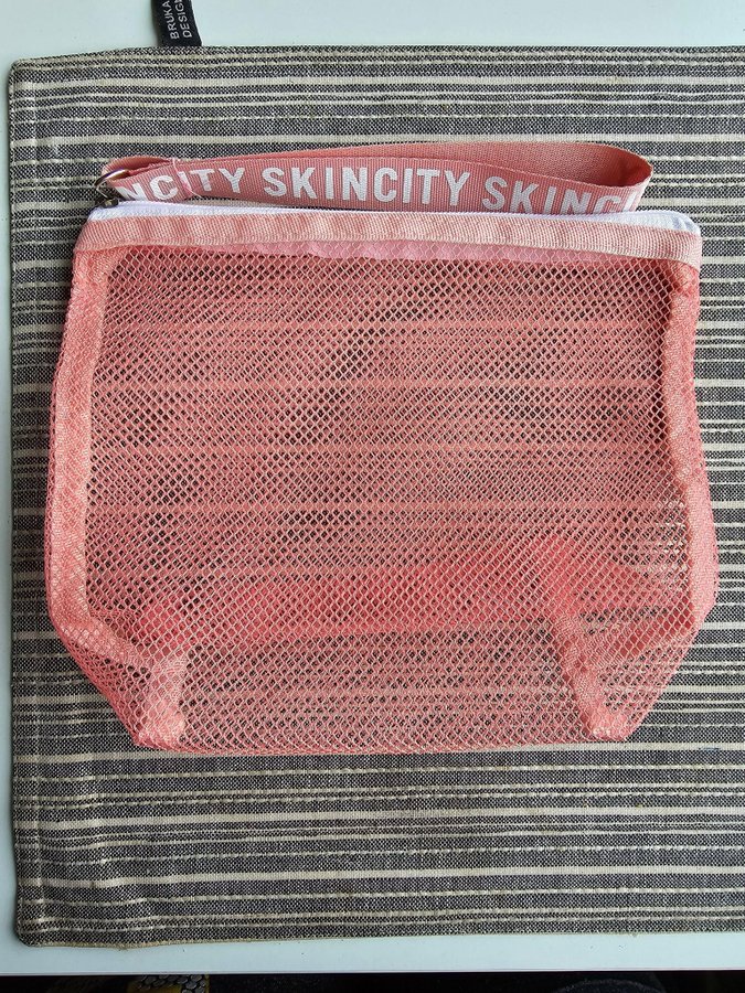 Skincity necessär