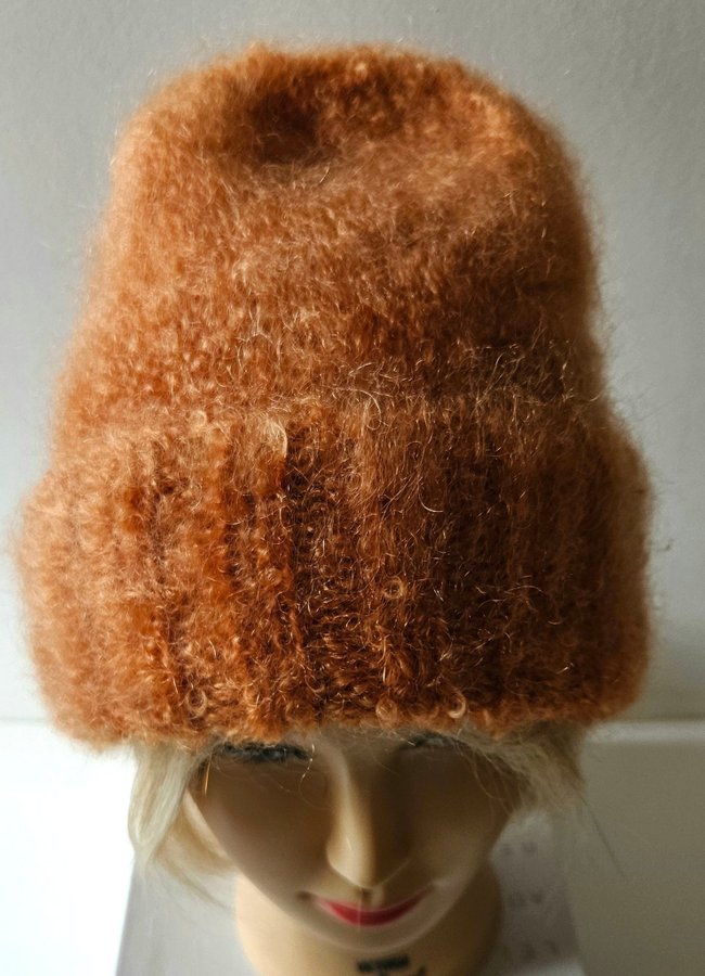 Orange mohair mössa