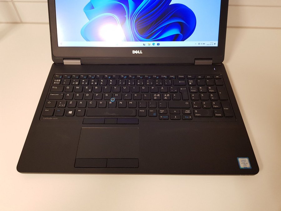 Surfmedia Laptop Dell 15.6"/i5/16Gb/SSD