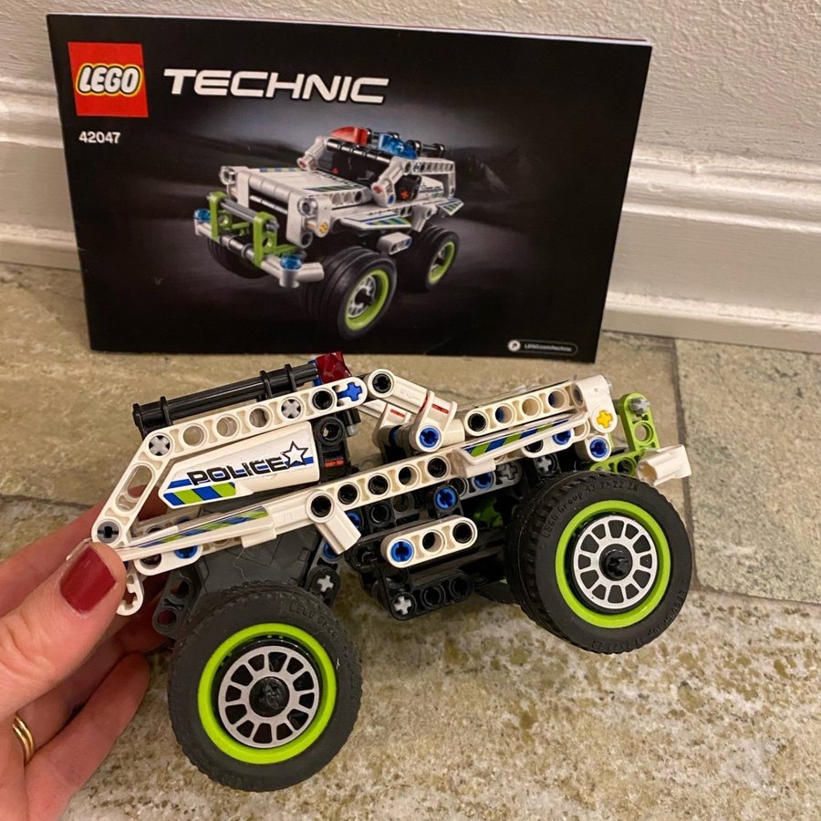 Lego Technic 42047 - Polisterrängbil