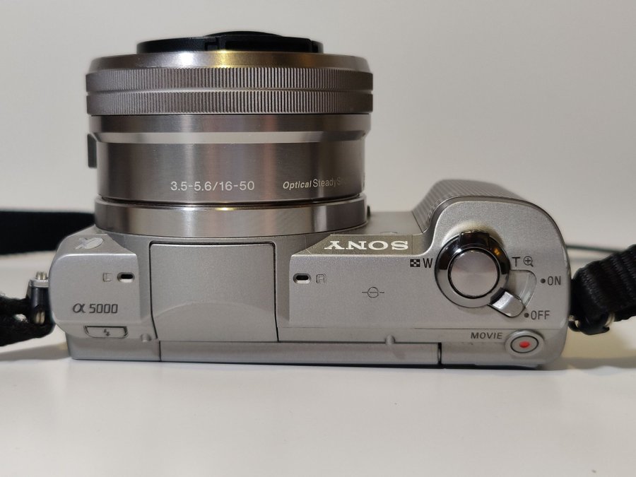 Sony Alfa A5000 (ILCE-5000) m 16-50mm objektiv