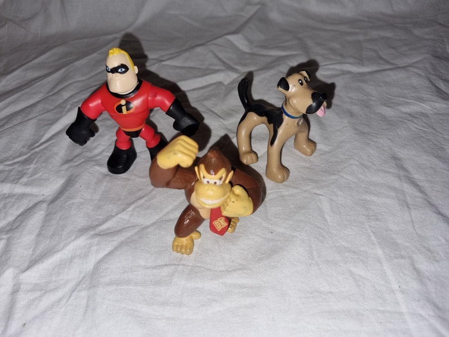 3st Olika figurer bla mr incredible donkey kong