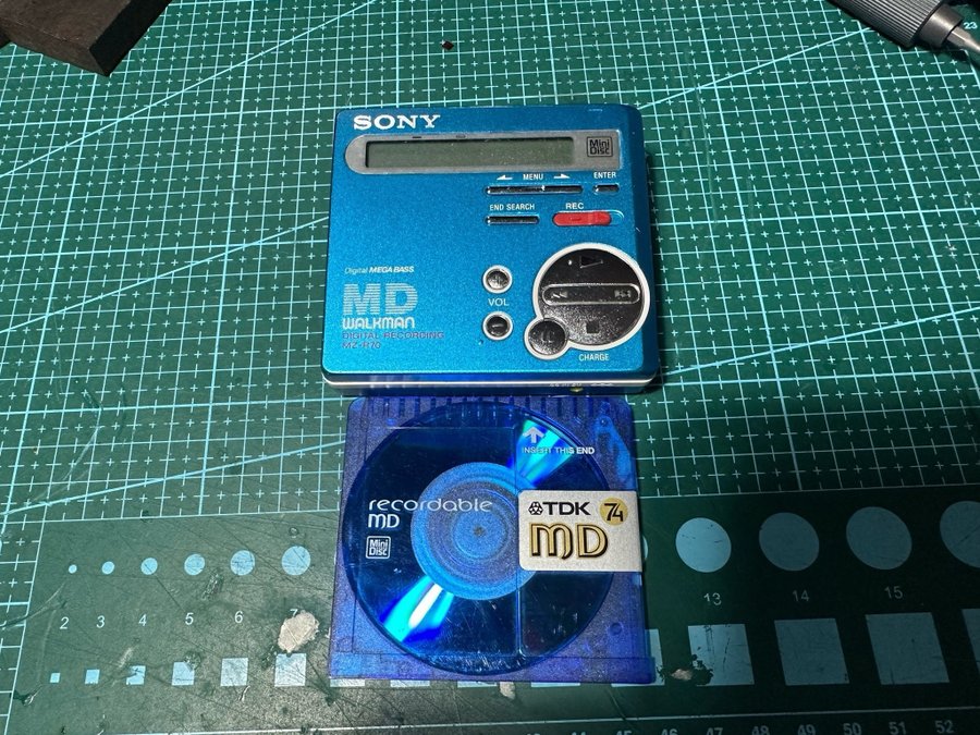 SONY WALKMAN MD MZ-R70