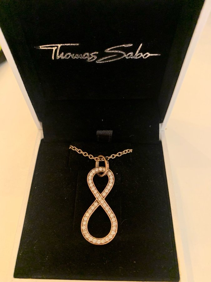 Thomas Sabo halsband ”Infinity” med Cubic Zirconia stenar.