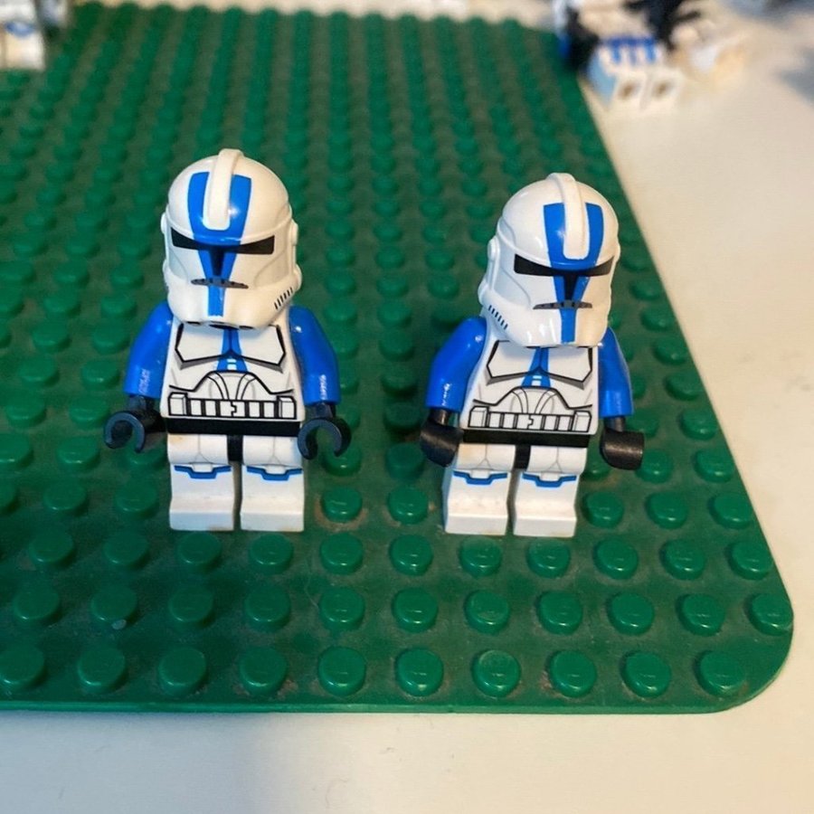 2 st LEGO Star Wars Clone Trooper minifigurer