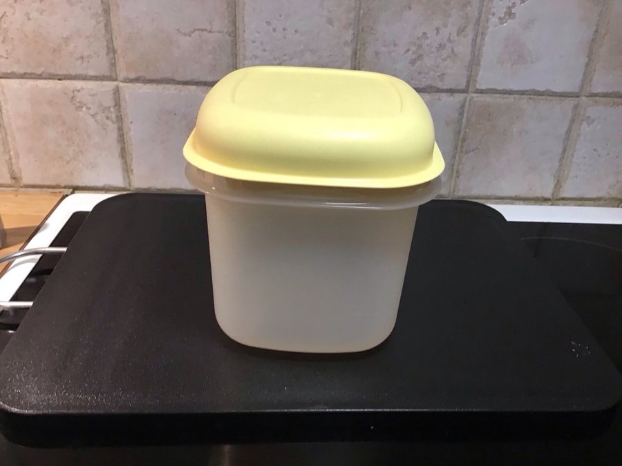 Tupperware Ishink.