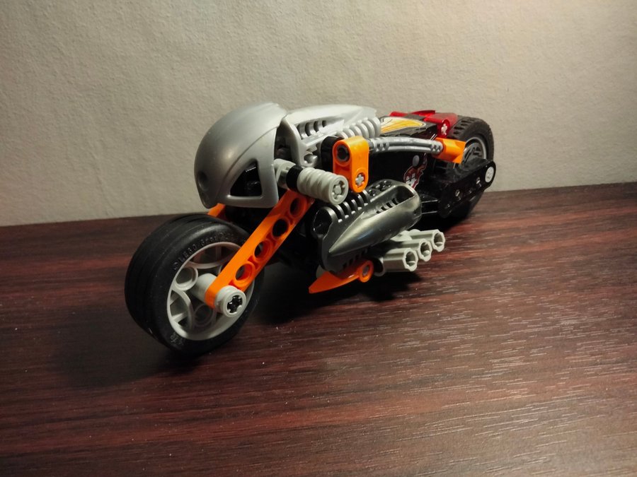 Lego Racers 8355 H.O.T. Blaster Bike