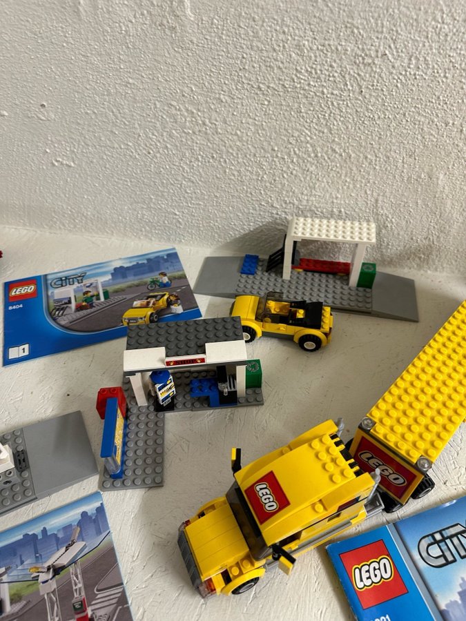 Lego City - Stort paket med bilar bussar lastbilar helikopter och