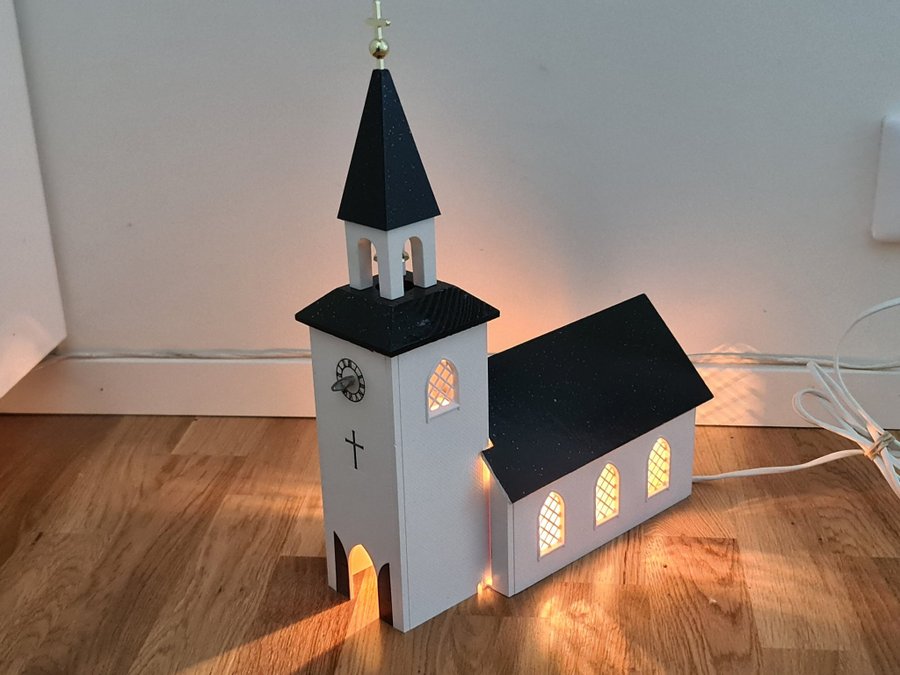 Julkyrka/Adventkyrka med spelverk och ljus