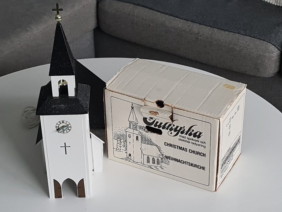 Julkyrka/Adventkyrka med spelverk och ljus