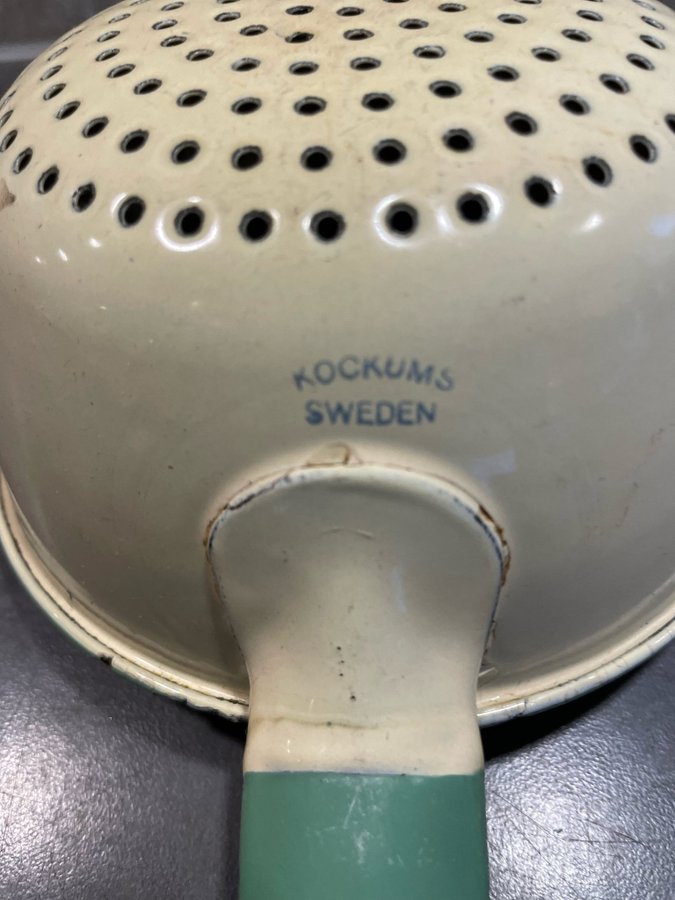 Kockums! Emaljerat! Äldre sil / hålslag i fint vintageskick!