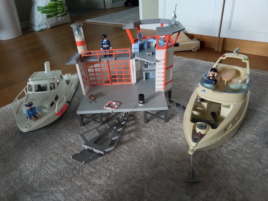 Playmobil Coast Guard Station med båtar