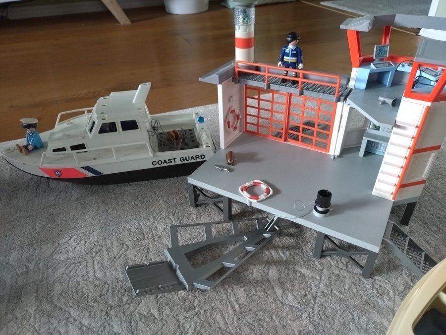 Playmobil Coast Guard Station med båtar