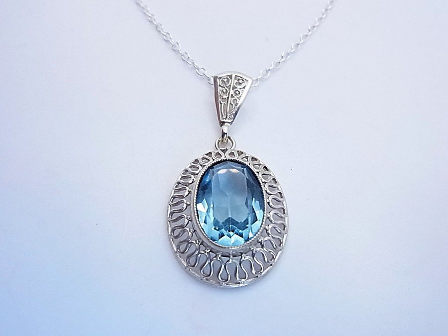 ART DECO HÄNGE MED AQUAMARINE SPINEL 6 karat