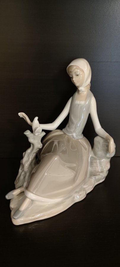 Väldigt vackert porslin figur från Lladro Spain