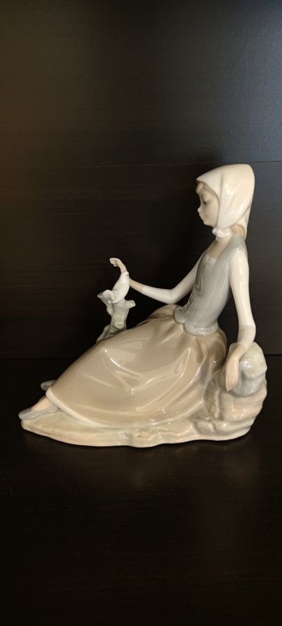 Väldigt vackert porslin figur från Lladro Spain