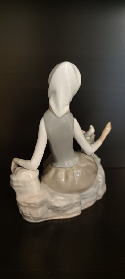 Väldigt vackert porslin figur från Lladro Spain