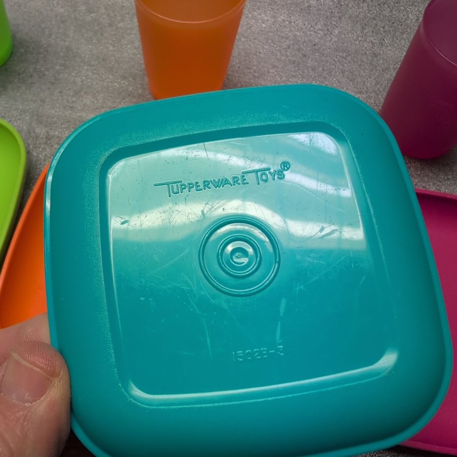 Tupperware Toys - Lekset med tallrikar och muggar