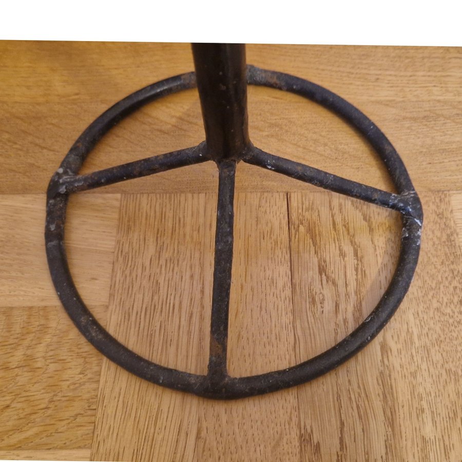 Stor Ljusstake SMIDE i svart metall höjd 49 cm