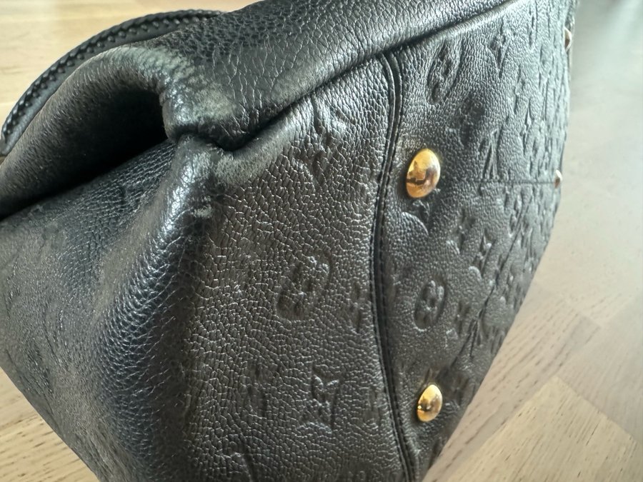 Louis Vuitton - Artsy MM Empreinte leather