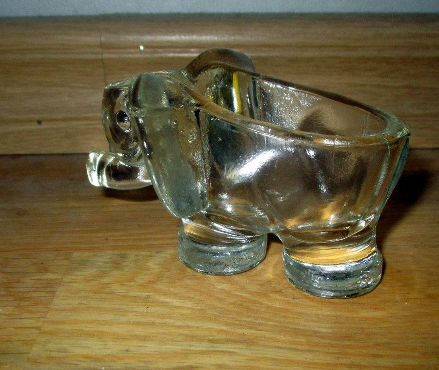 * Glas Elefant - Elefant i glas - Nyskick - Elefant skål *