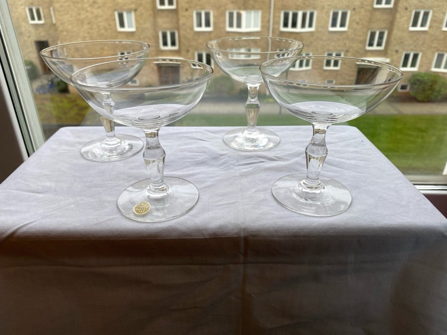 4 Kosta champagneglas "drottningens kupor"