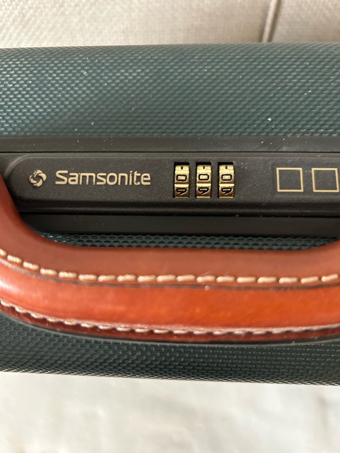 Samsonite Attachéväska i "hardshell"med kominationslås