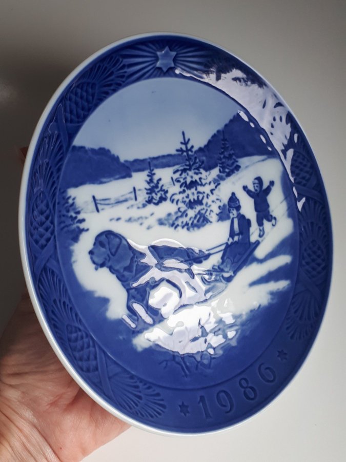 1986 Royal Copenhagen Like-New Jul Porslin Väggtallrik. Kunglig Dansk Jultallrik