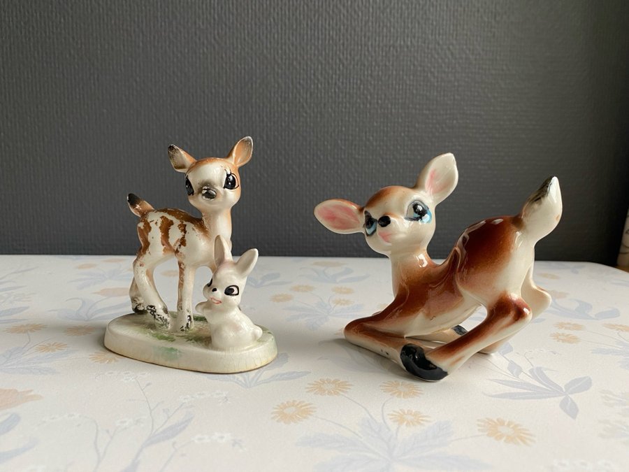 Två porslinsfigurer av rådjur Bambi