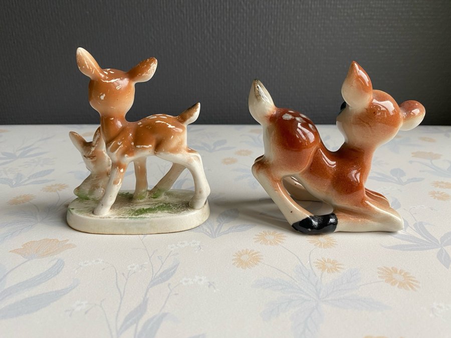 Två porslinsfigurer av rådjur Bambi