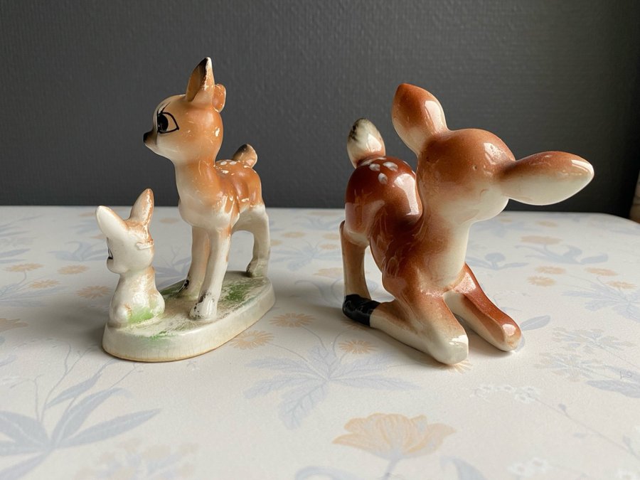 Två porslinsfigurer av rådjur Bambi