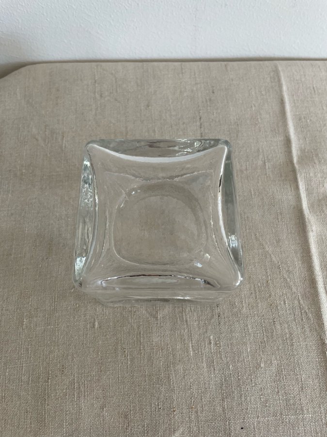 Lasi Helena Tynell designade för Riihimäen Lasi 1964/ Iittala